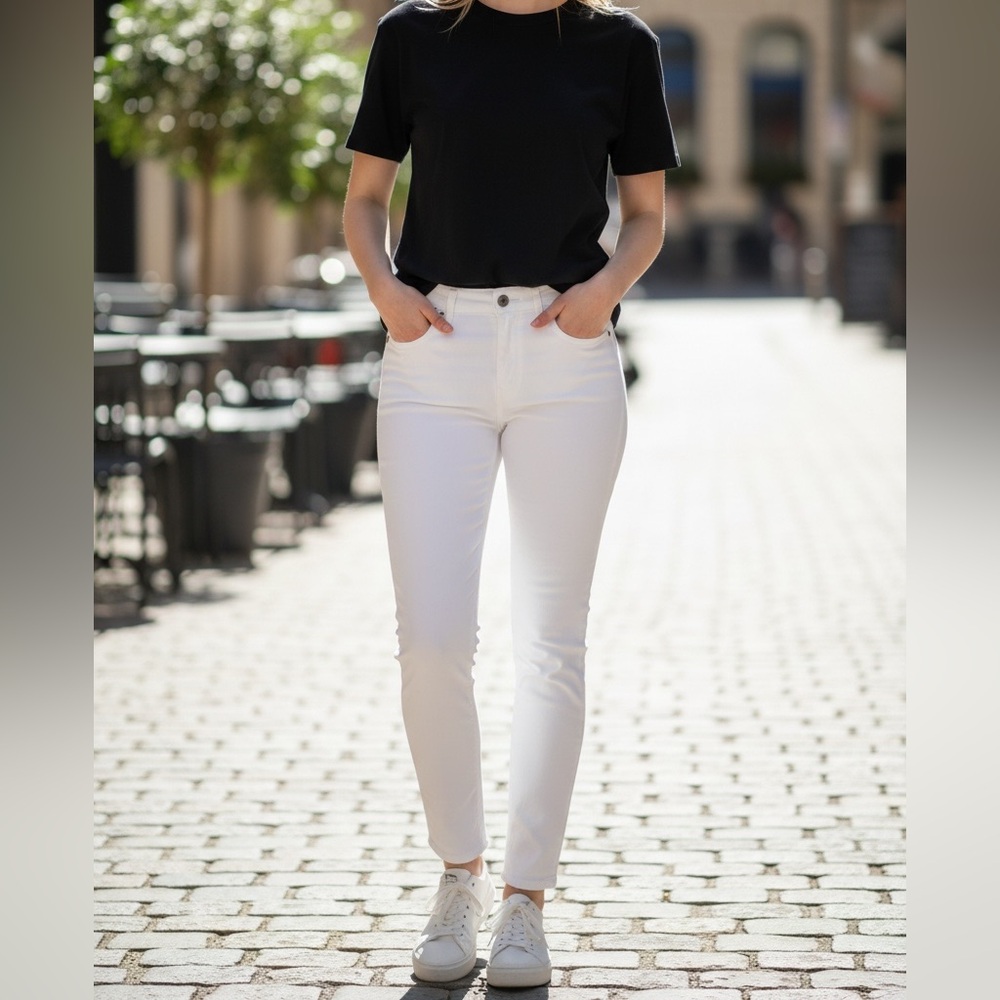 PAIGE Verdugo Ankle Jeans Size 29 White Mid Rise  USA Made Minimalist Chic